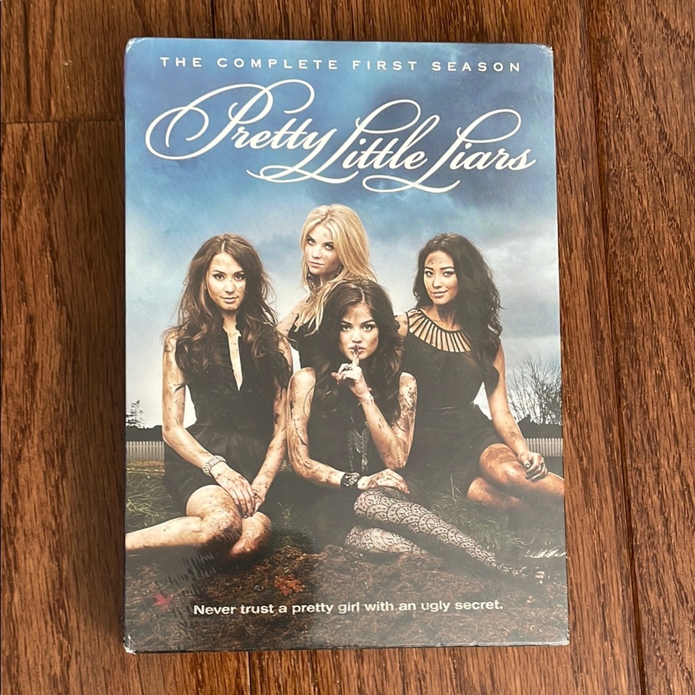 Pretty Little Liars: The Complete First Season DVD